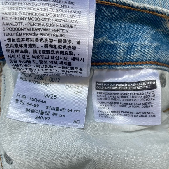 Levi mom jeans - Picture 9 of 9